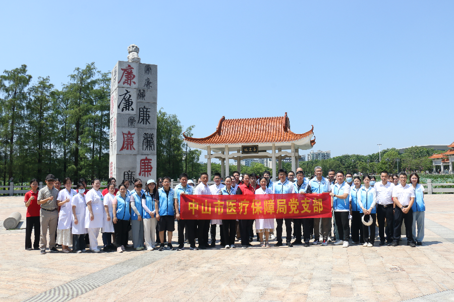 市医保局开展“入镇下村”行动暨“两热”防控志愿服务活动
